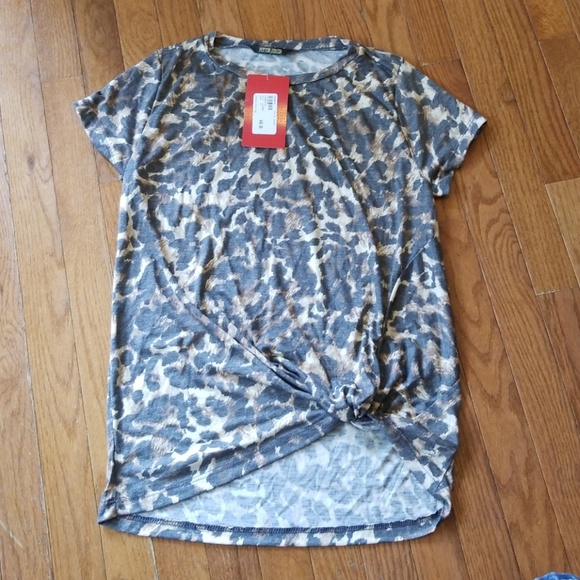 Peyton Jensen Tops - Peyton Jensen Leopard Knot Tee Size Medium M NWT